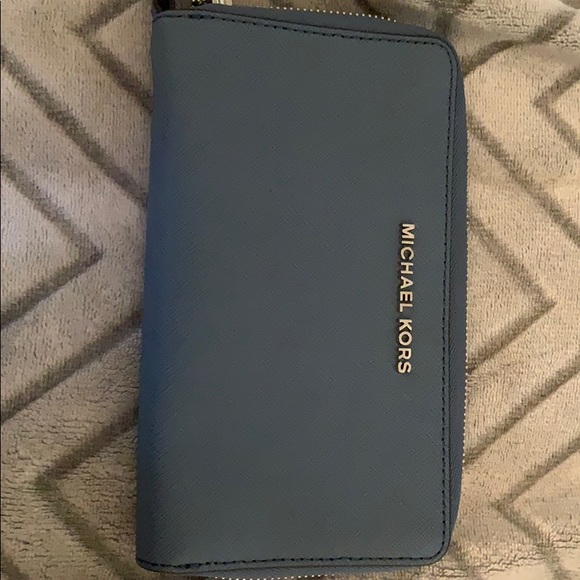 Blue Michael Kors wallet - Picture 2 of 4